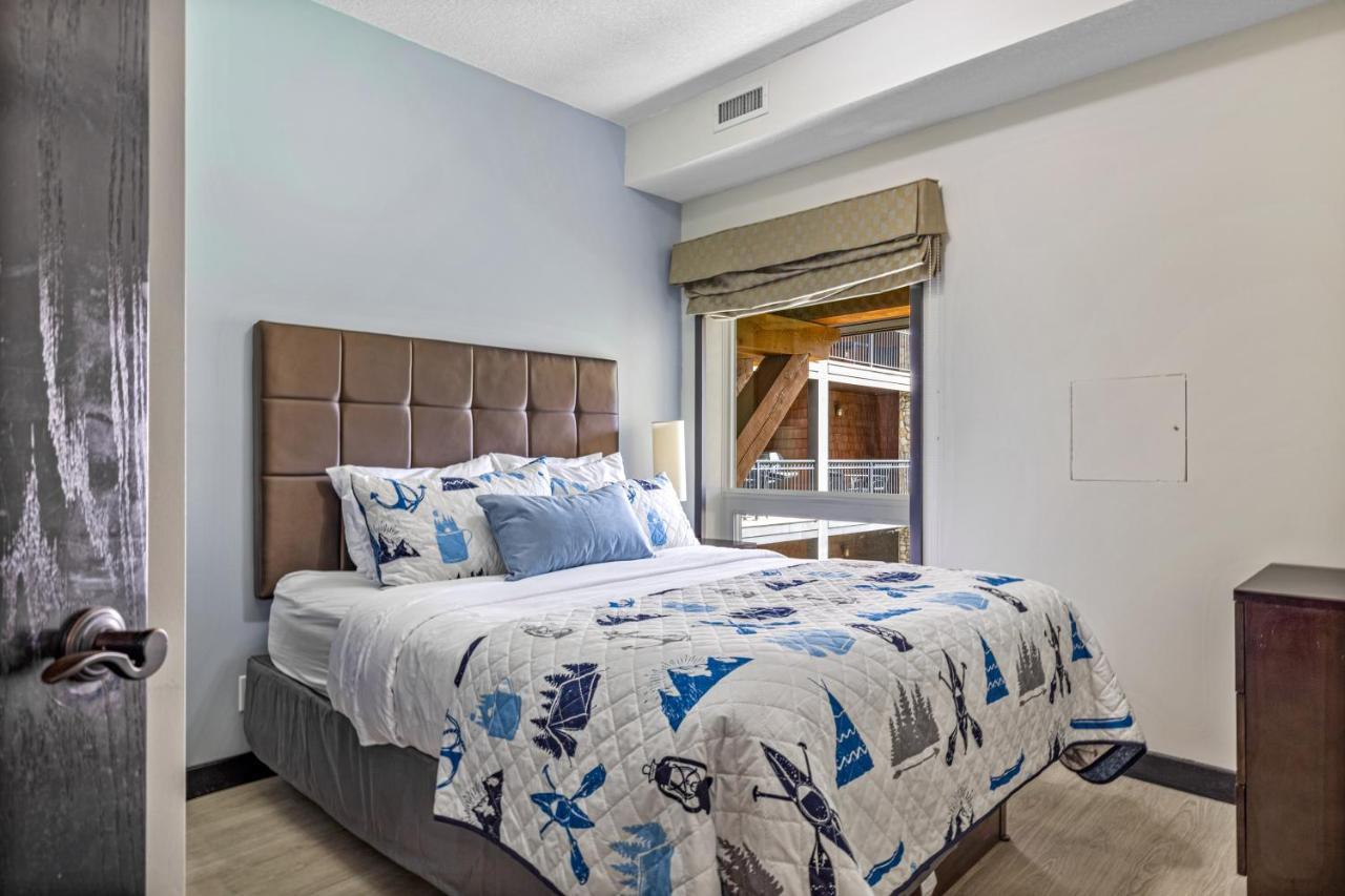Outstanding Mountain Condo Waterslide And Hot Tub Managed By Little Sister Getaways Канмор Экстерьер фото