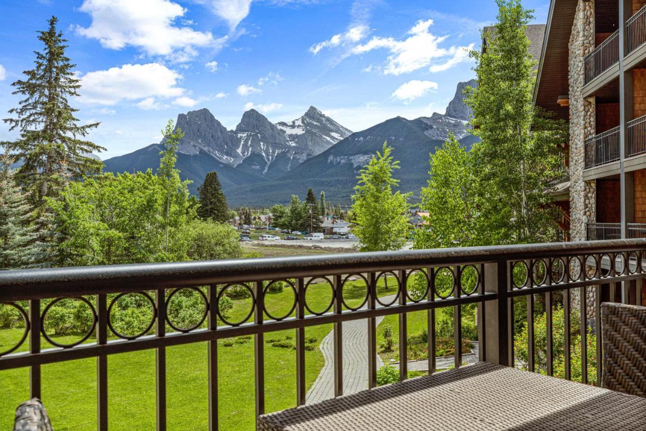 Outstanding Mountain Condo Waterslide And Hot Tub Managed By Little Sister Getaways Канмор Экстерьер фото