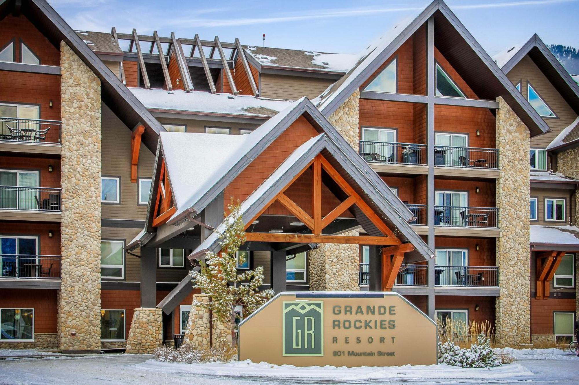 Outstanding Mountain Condo Waterslide And Hot Tub Managed By Little Sister Getaways Канмор Экстерьер фото