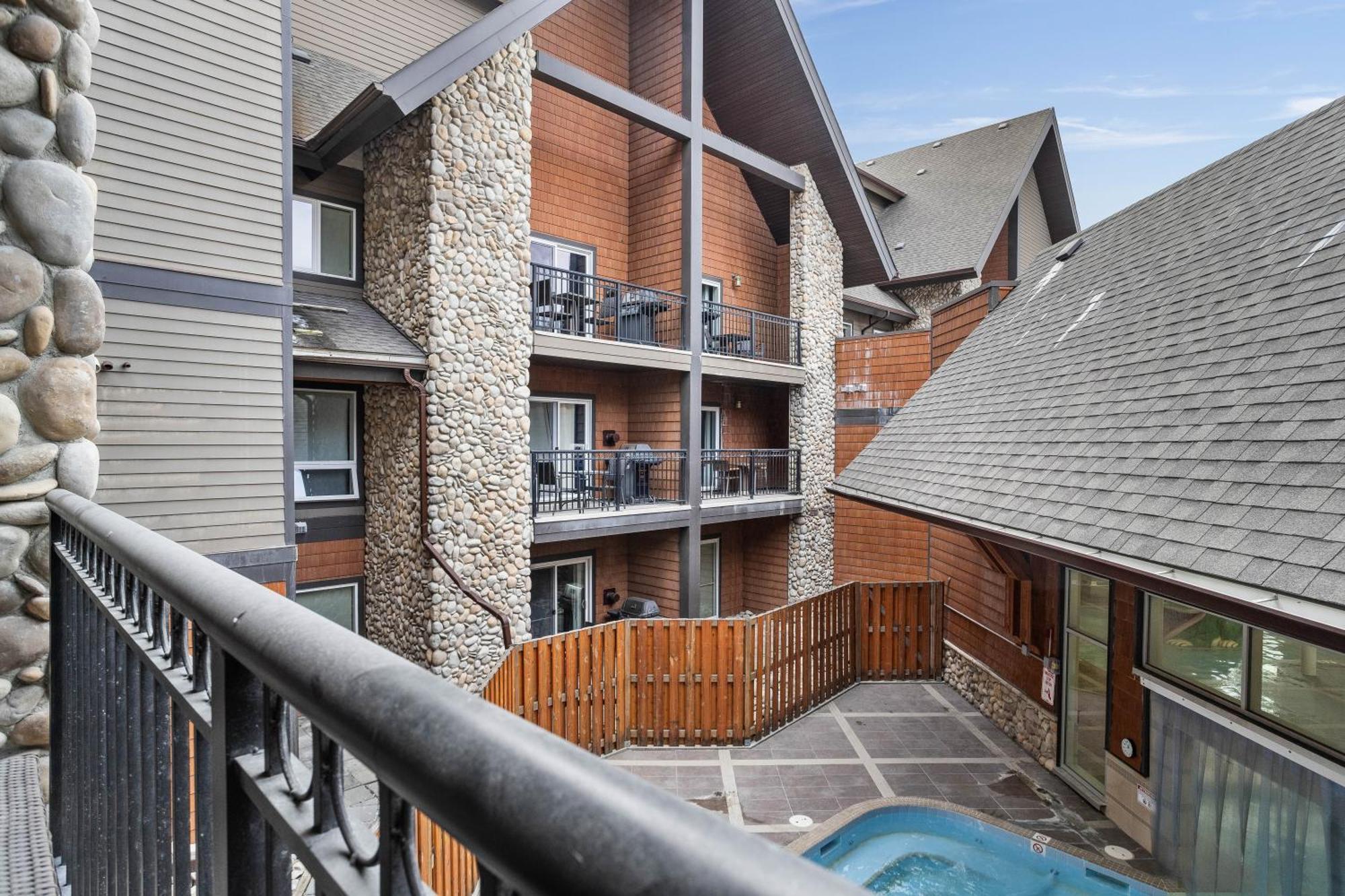 Outstanding Mountain Condo Waterslide And Hot Tub Managed By Little Sister Getaways Канмор Экстерьер фото